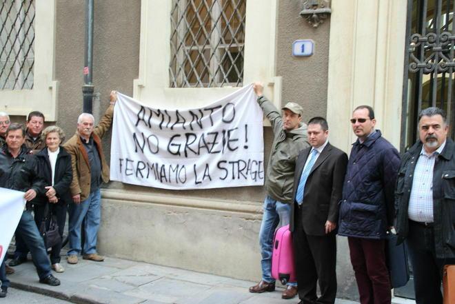 Familiari ed ex lavoratori: «Fermiamo questa strage» 