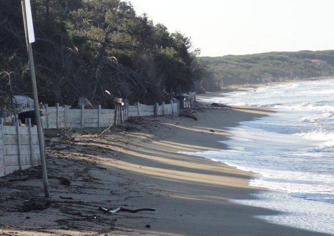 Allarme erosione, la spiaggia è sparita 