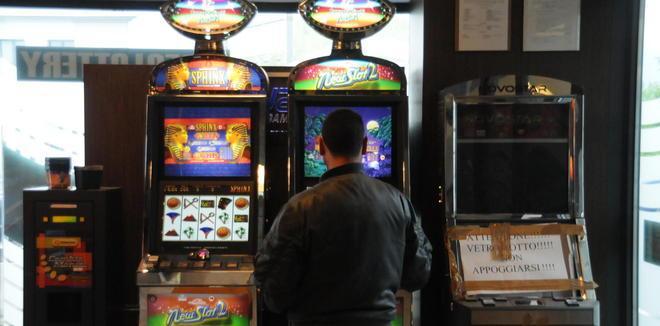Il barista va dall’avvocato per avere i soldi delle slot 