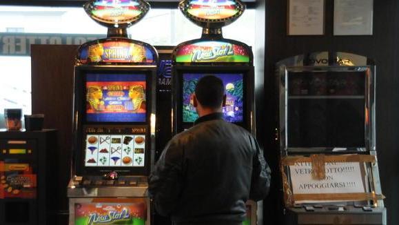 Il barista va dall’avvocato per avere i soldi delle slot