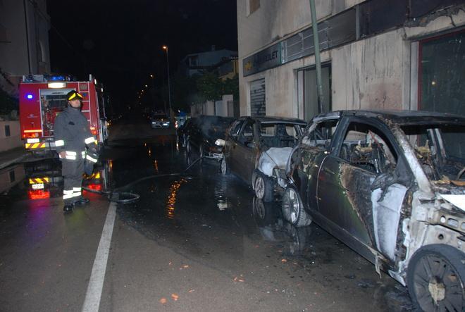 Orosei, attentato incendiario contro un giardiniere romeno 