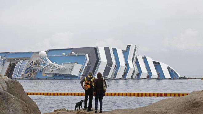Il relitto della Concordia verso Palermo, ma Rossi non demorde