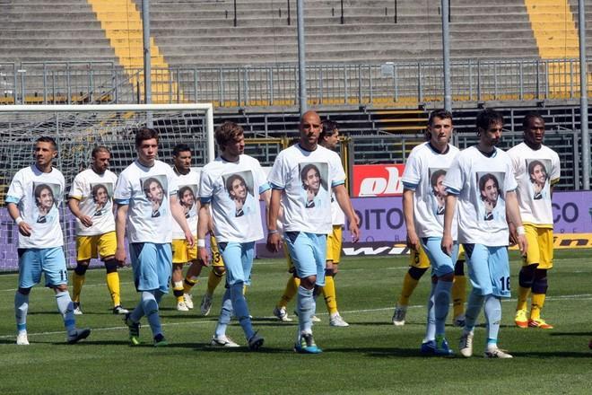 Tutti i giocatori della Serie B ricordano Morosini 