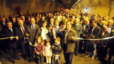 Inaugurata a Carrara la Strada dei Marmi, eliminato dalla città il traffico pesante