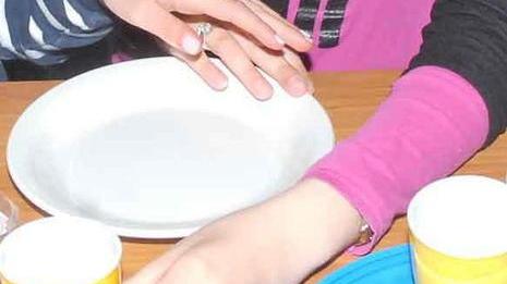 Smaltimento della plastica sì anche a piatti e bicchieri
