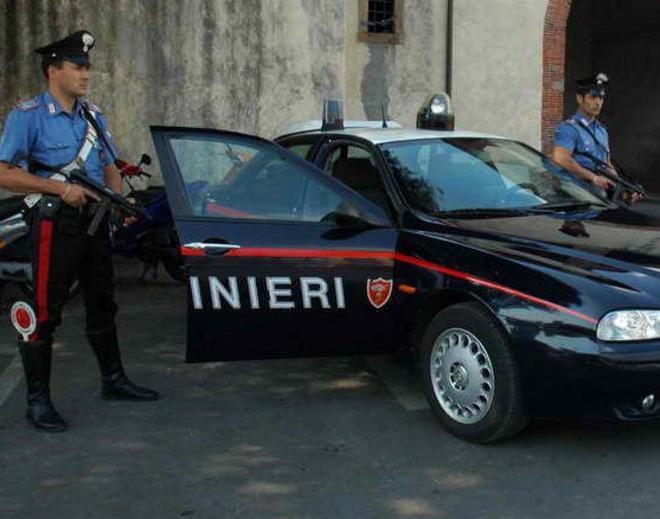 Il fumatore mette in fuga i ladri 