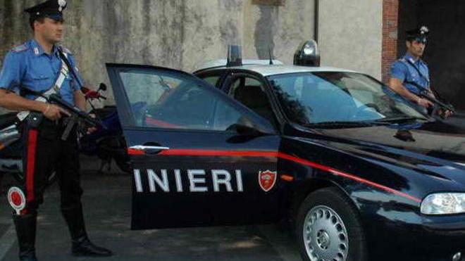 Il fumatore mette in fuga i ladri