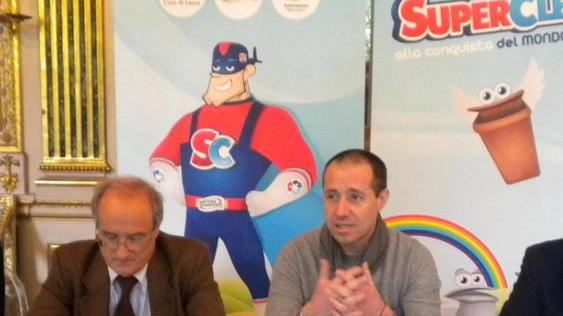 Bimbi e riciclo dei rifiuti per mano a SuperClean