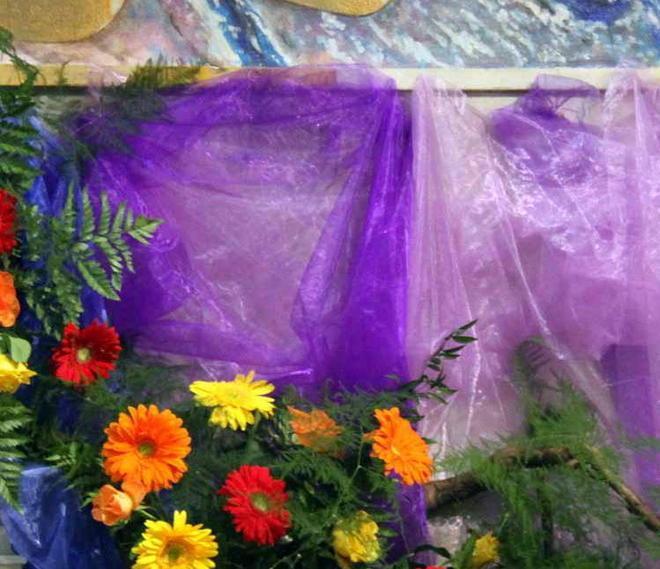«Il volto del Signore nei teli dell’altare» C’è chi dice: miracolo 
