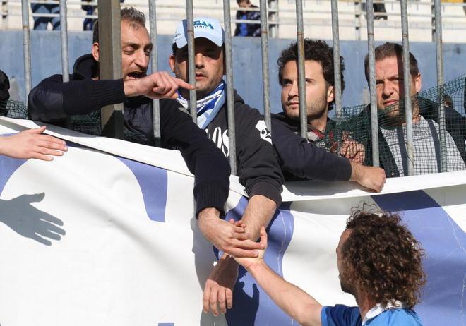 Tonfo casalingo del Prato, i tifosi contestano la squadra 