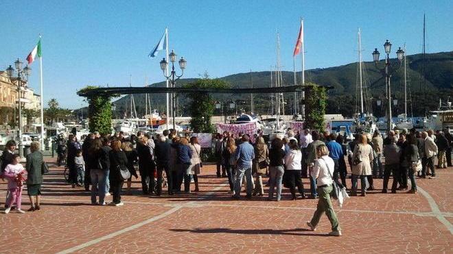 A Porto Azzurro il sit-in dei comitati
