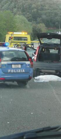 Muore a 25 anni sull’autostrada 