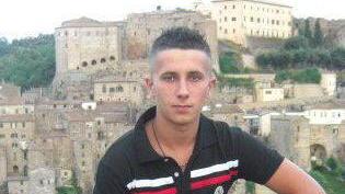 Saracinesche abbassate Il paese si veste a lutto