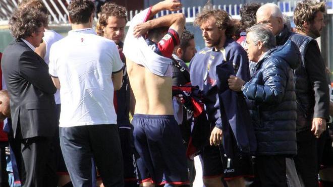 Follia ultrà, partita sospesa per 50 minuti