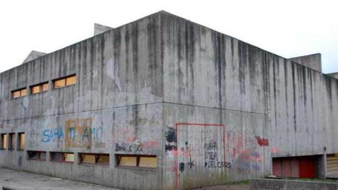 Scuolabus danneggiati dai vandali, alunni a piedi