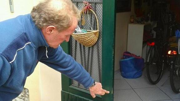 Rubano di giorno oro e gioielli a un ex albergatore