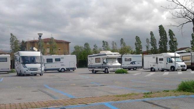 Bancarelle, lavori fermi in via Pietrasantina