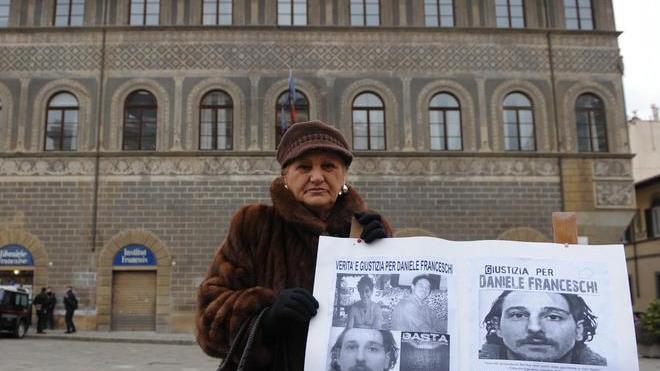 Mamma Cira prova a incontrare Sarkò