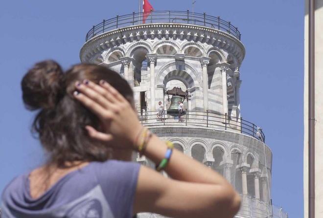 Gli atei contro il suono delle campane e le processioni serali 