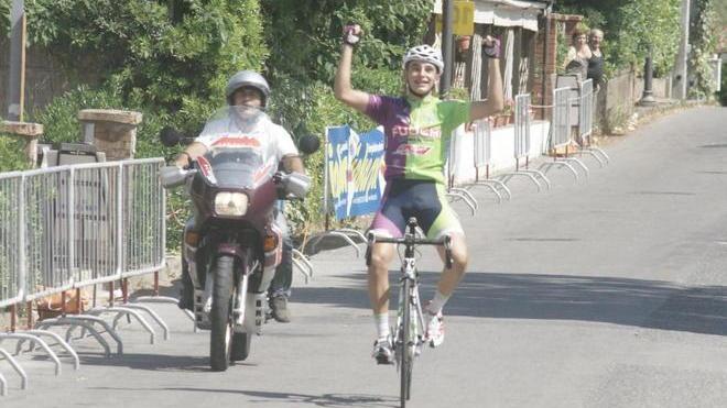 Ciclismo, tris di vittorie in sette giorni per il 17enne Niccolò Pacinotti