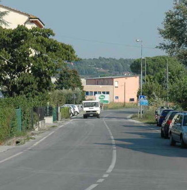 Esibizionista molesta studentessa 