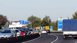 81enne guida contromano in superstrada, 5 feriti