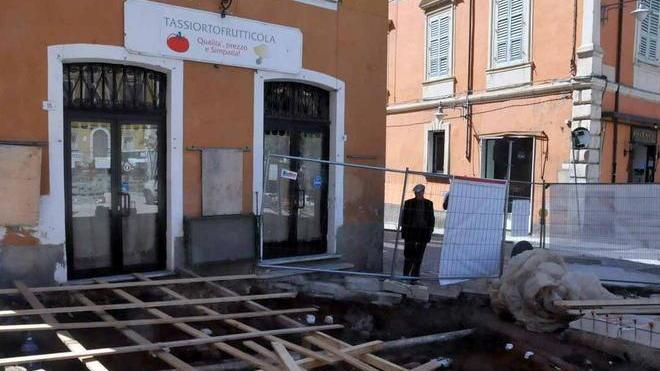 «Negozio inaccessibile per gli scavi della fornace»