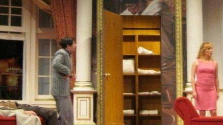 Va in scena “Letto matrimoniale”