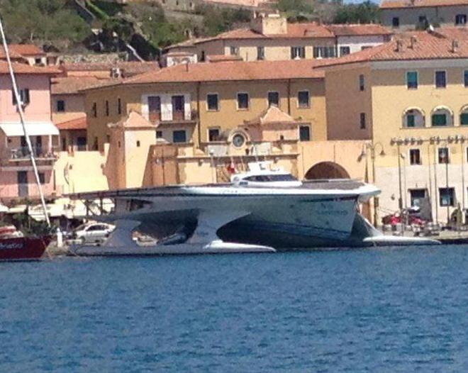 In Darsena a Portoferraio c'è Il “Turanor Planet Solar” 