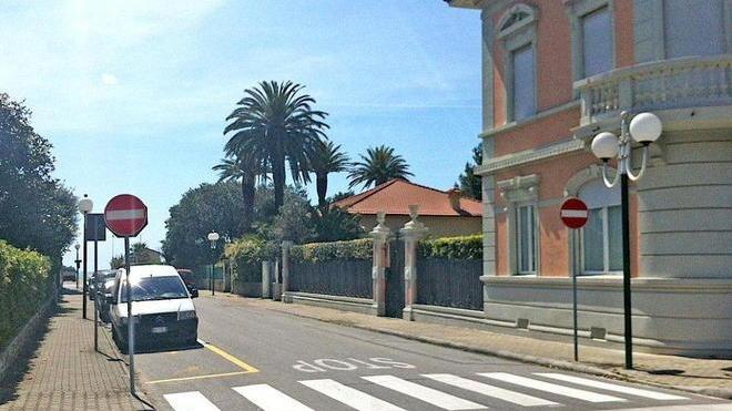 Via Michelangelo torna a doppio senso con un’ordinanza