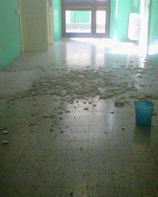 Crolla l’intonaco, paura nella scuola 