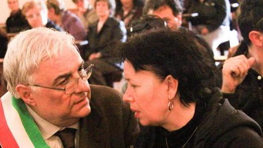 Rose rosse per l’addio ad Alexandra