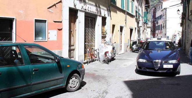 Prima bussa, poi spara Tanta paura al Borgo 
