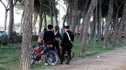Maxi rissa in piazza, due gruppi di cinesi si erano affrontati con asce e coltelli, quattro i feriti