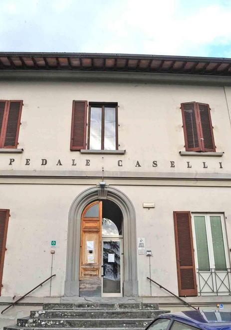 Infiltrazioni d’acqua finestre e tubi rotti il Caselli cade a pezzi 