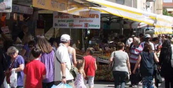 Mercato di primavera nelle vie del centro