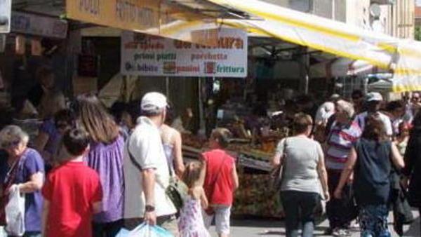 Mercato di primavera nelle vie del centro