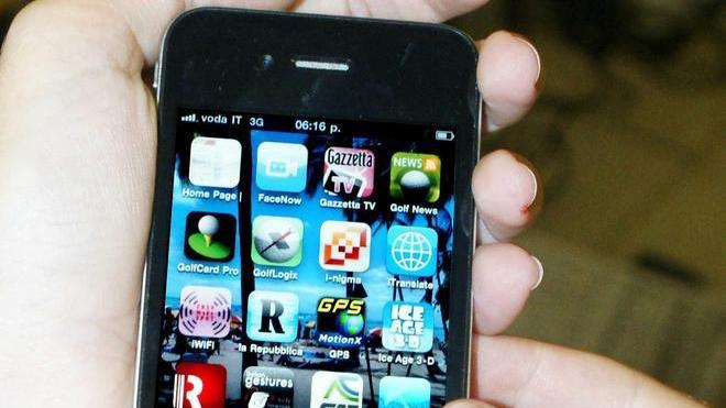 Regala alla fidanzata l’iPhone rubato