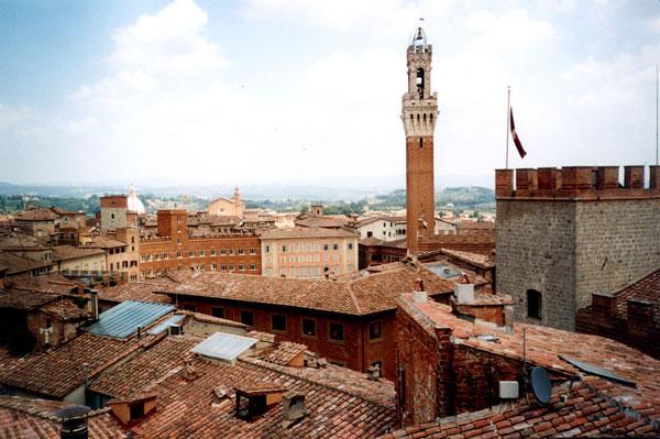 La guerra di Siena mette a rischio la poltrona di Monaci 