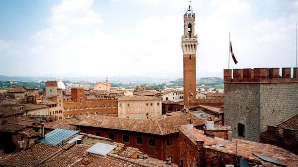 La guerra di Siena mette a rischio la poltrona di Monaci