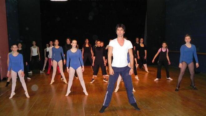 Kledi Kadiu a Cascina per la giornata mondiale della danza
