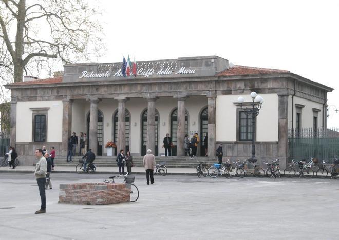 Picnic vista Mura con i piedi nell’erba: ecco la nuova moda 