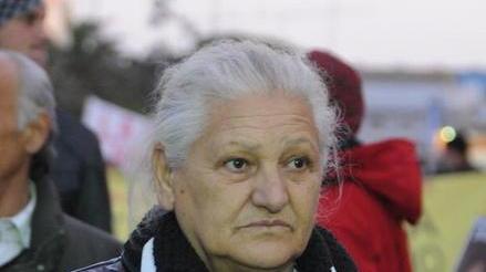 La mamma del ragazzo morto in cella vola a Parigi: «Voglio parlare con Sarkozy»