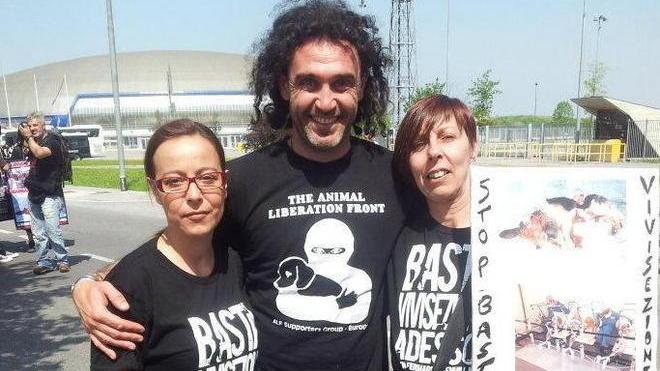 Blitz per liberare cani-cavie 12 arrestati, uno è castellano