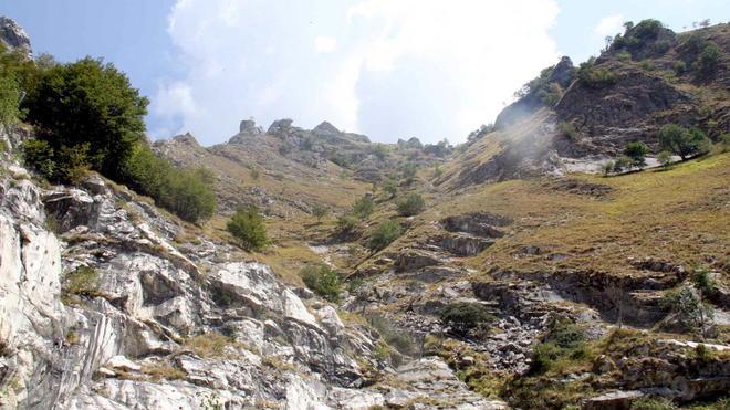 Precipita e s’infortuna nell’Antro del Corchia, salvato uno speleologo