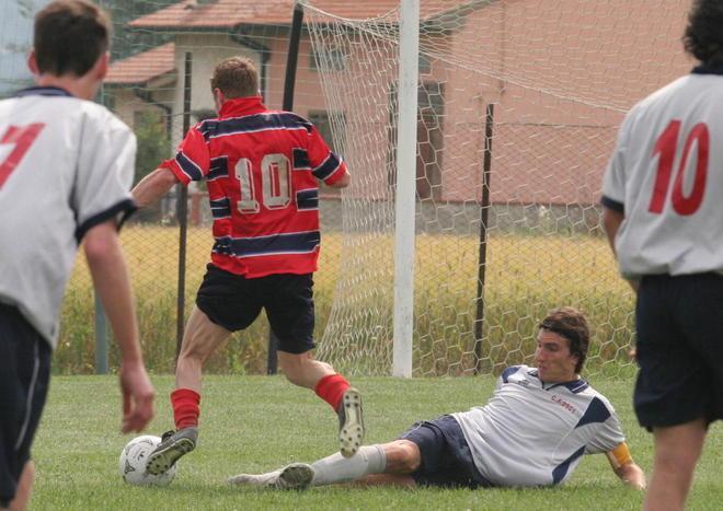 Una tripletta di Ibraliu ferma il CF 2001 