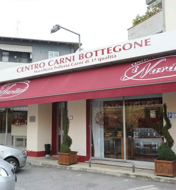 Ripulita una macelleria presi carne, salumi e vini 