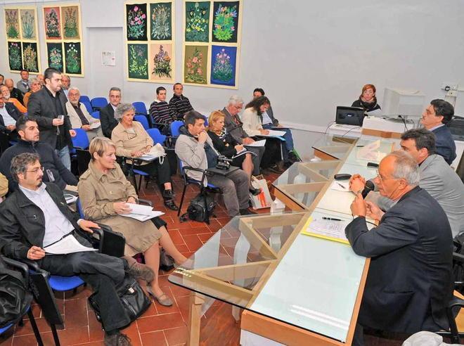 I parcheggi fuori dalla Ztl dividono i candidati 