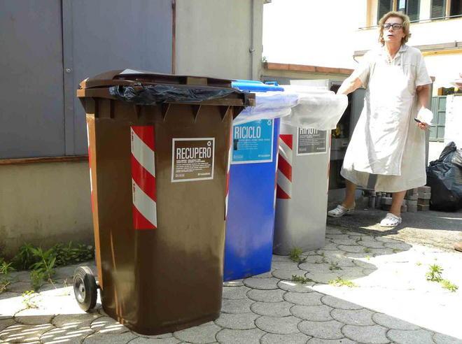 Rifiuti, “porta a porta” e una stazione ecologica