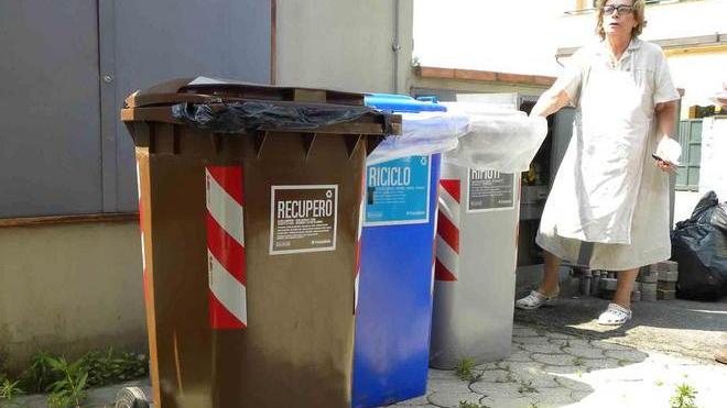 Rifiuti, “porta a porta” e una stazione ecologica